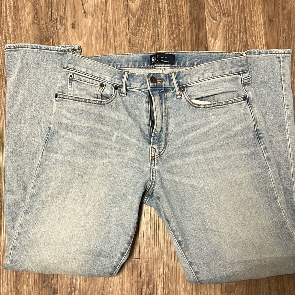 Men’s Gap Athletic Light Wash Jeans 30x30